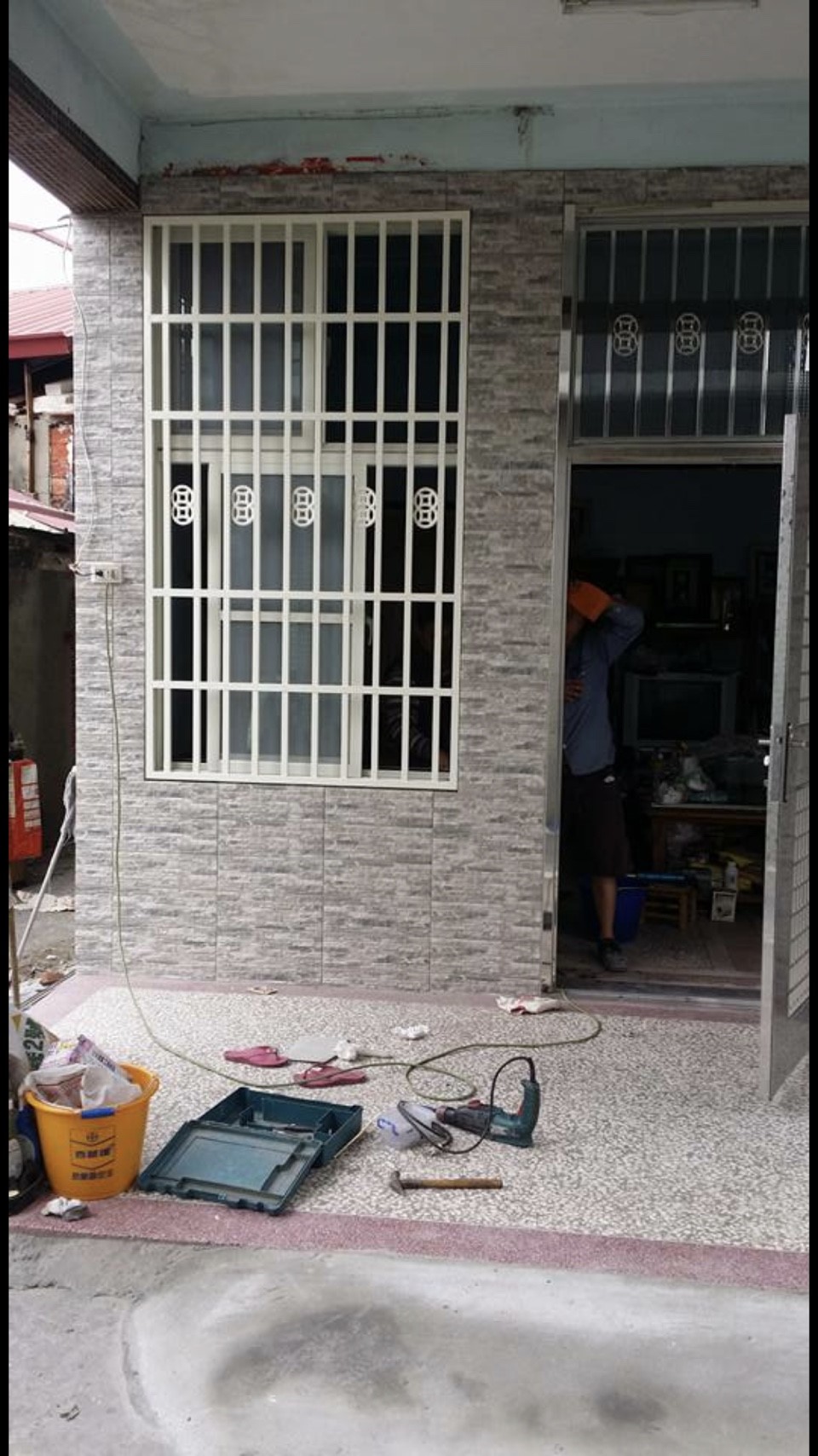 高雄金屬工程-高雄白鐵門窗安裝